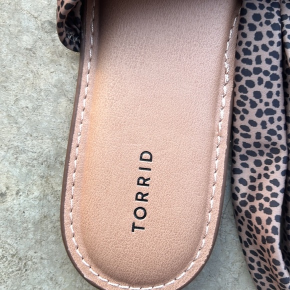 Torrid women T- Strap summer sandals size 12 NWT - Picture 2 of 4
